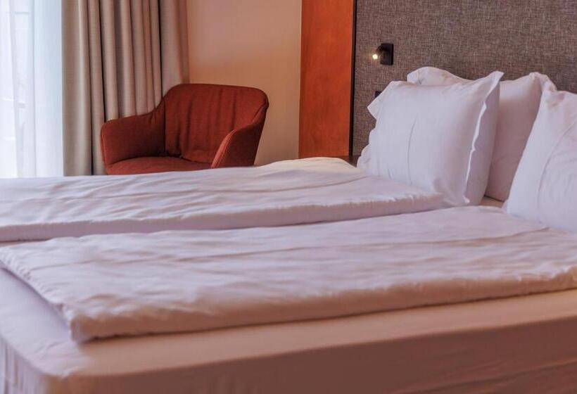 Superior room with lake view, Llac Living Nature