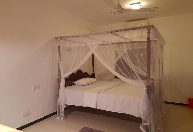 Номер Стандарт, Mealanie S House