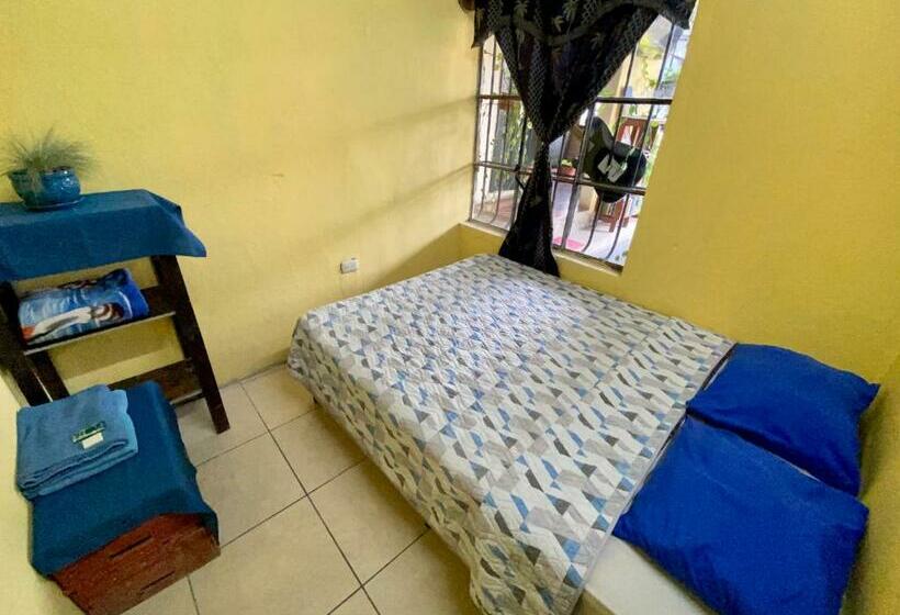 اتاق استاندارد با سرویس بهداشتی مشترک, Hostal El Calvario