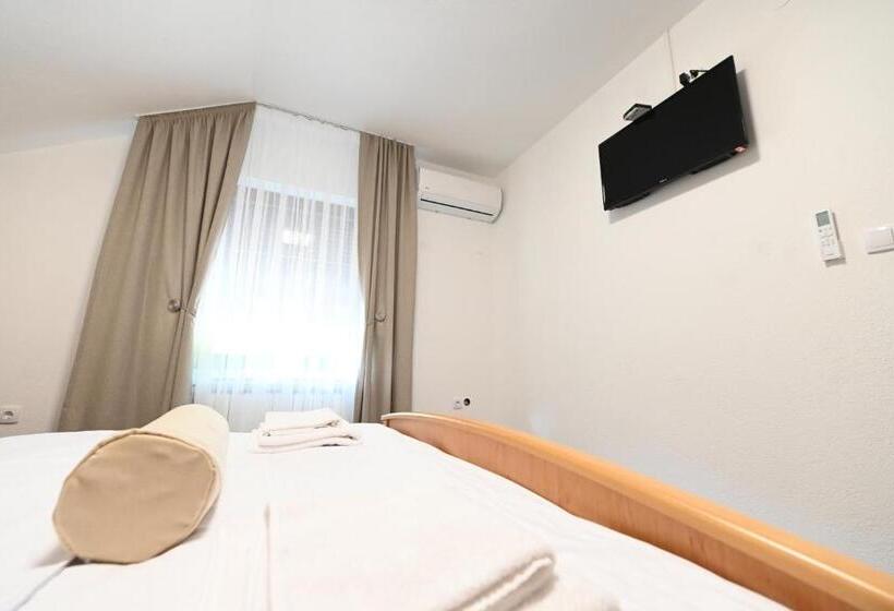 اتاق استاندارد با بالکن, Sobe   Rooms Drvorez
