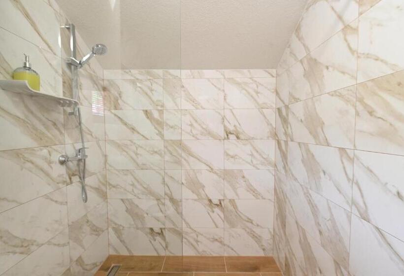 اتاق استاندارد با بالکن, Sobe   Rooms Drvorez