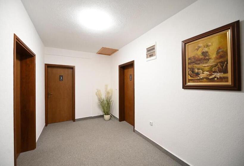 اتاق استاندارد با بالکن, Sobe   Rooms Drvorez