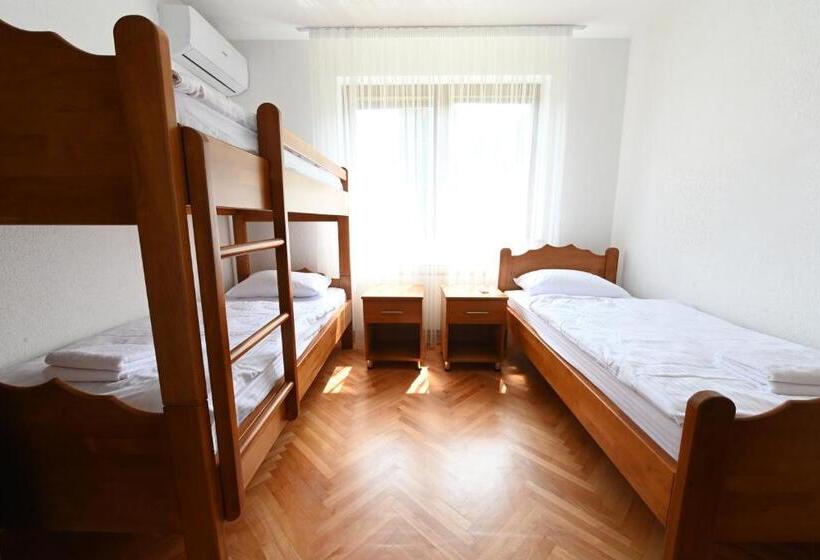 اتاق ساده سه‌ نفره, Sobe   Rooms Drvorez