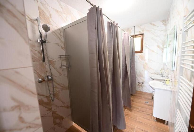 اتاق ساده سه‌ نفره, Sobe   Rooms Drvorez