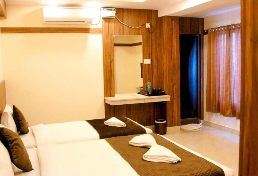 标准三人间, Sakura Inn