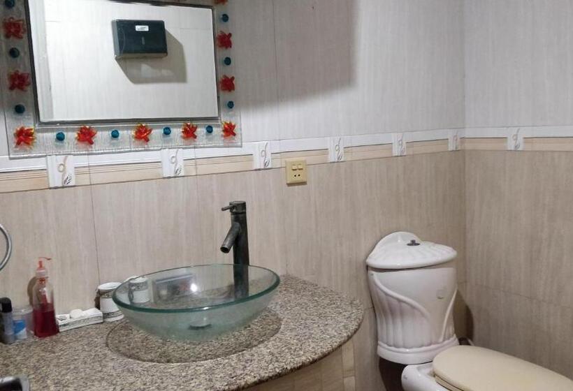 اتاق لوکس خانوادگی, Quick Continental Hotel   Jail Road