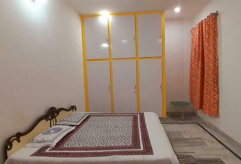 Quarto Familiar, Kanak Home Stay