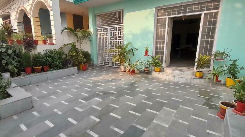 家庭间, Kanak Home Stay