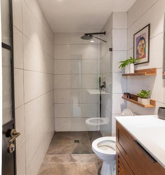 דירת חדר, Deblox Living   Alhambra Apartments