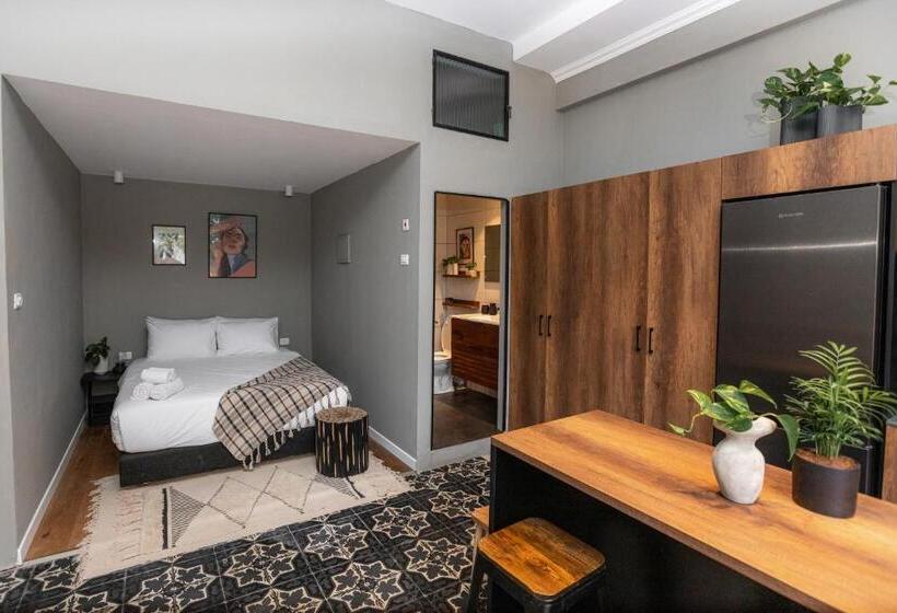 דירת חדר, Deblox Living   Alhambra Apartments