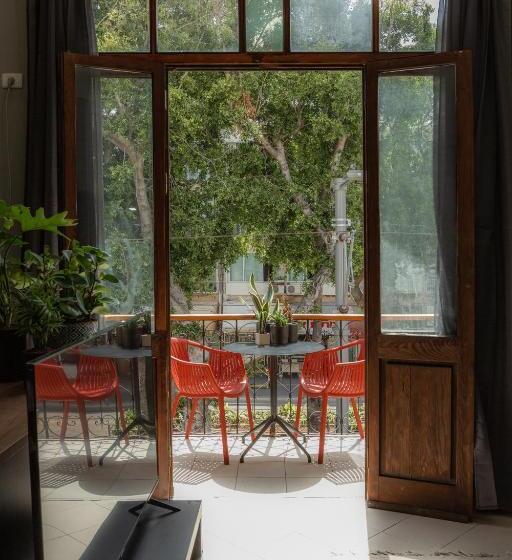 דירת חדר, Deblox Living   Alhambra Apartments