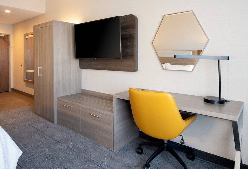 장애인을 위한 스위트, Holiday Inn Express & Suites   Hollister, An Ihg