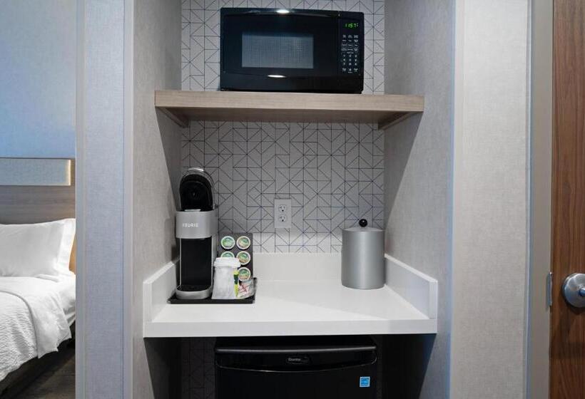 스위트, Holiday Inn Express & Suites   Hollister, An Ihg