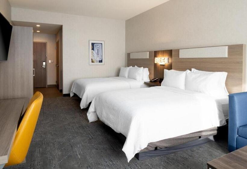 장애인을 위한 스위트, Holiday Inn Express & Suites   Hollister, An Ihg