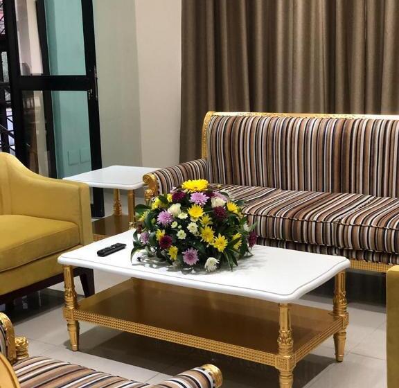 سوییت خانوادگی, Open House