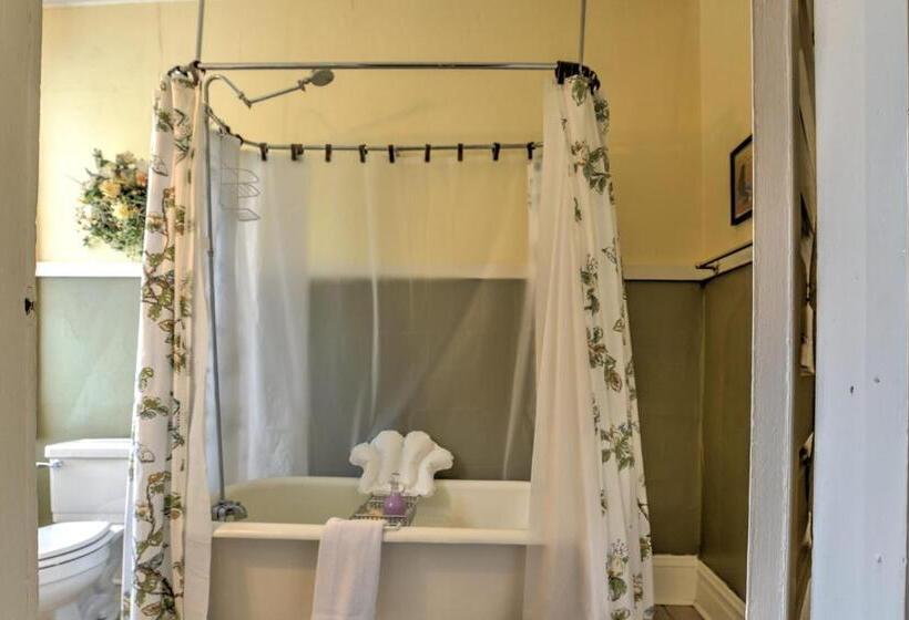 اتاق استاندارد با تخت بزرگ, 1898 Waverly Inn