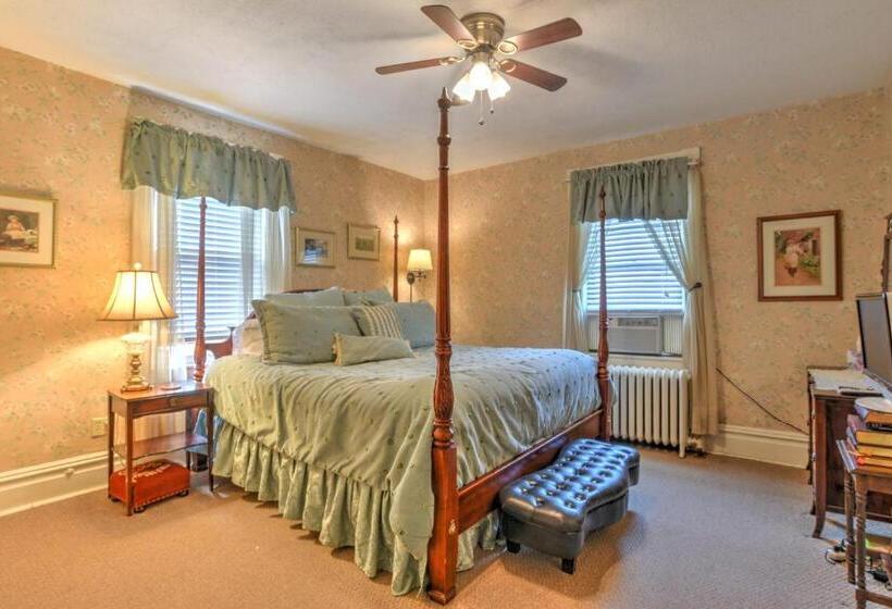 سوئیت با تخت بزرگ, 1898 Waverly Inn