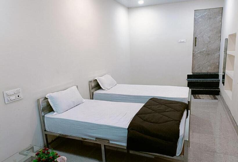 Номер Deluxe, Royal Inn