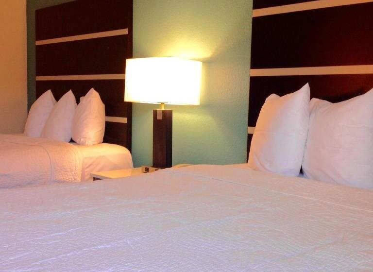 Номер Стандарт 2 Двуспальные Кровати, Americas Best Value Inn New London Mystic