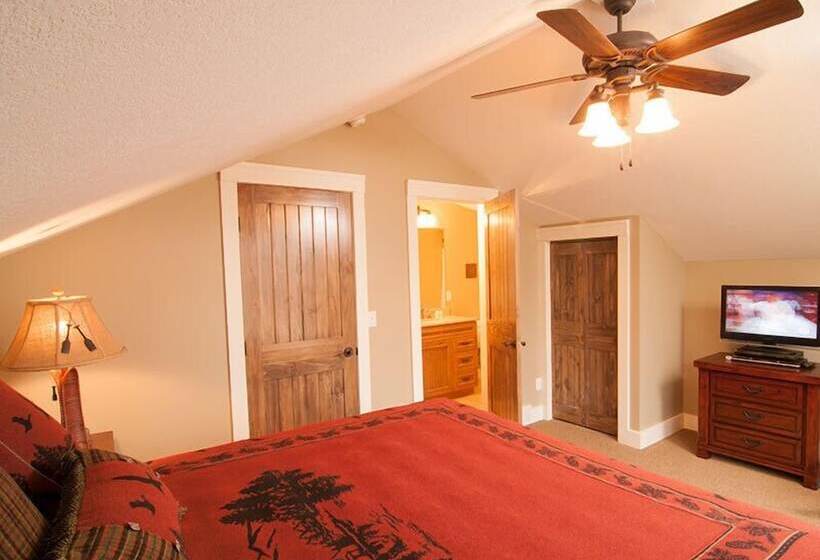 Хижина, Trappers Landing Lodge