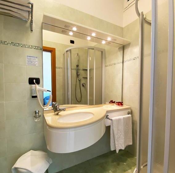 Quarto Estandar Individual, Levante Bellaria