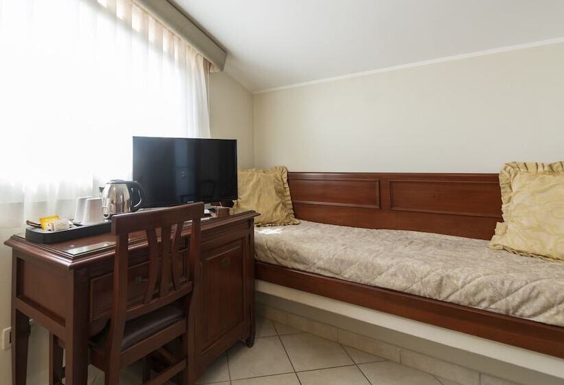 اتاق استاندارد سه نفره, Villa Tiziana
