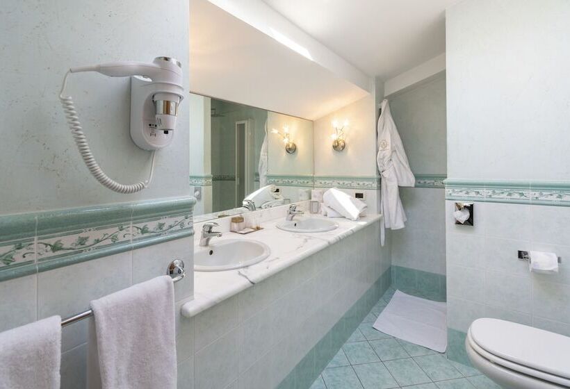اتاق استاندارد سه نفره, Villa Tiziana