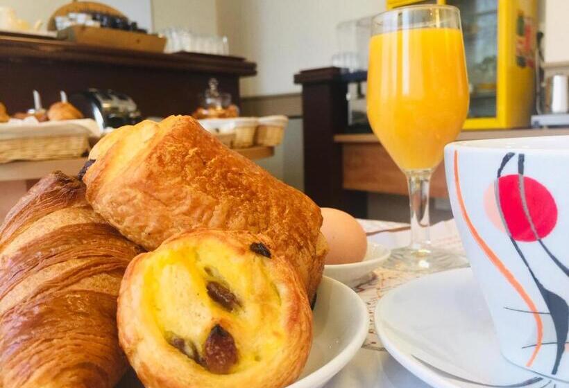 اتاق استاندارد سه نفره, Contact Hôtel Foch