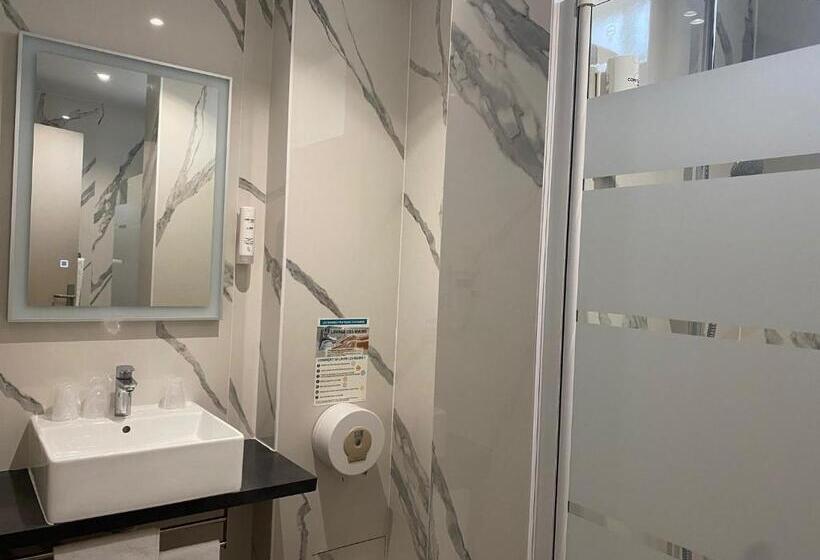 اتاق استاندارد سه نفره, Contact Hôtel Foch