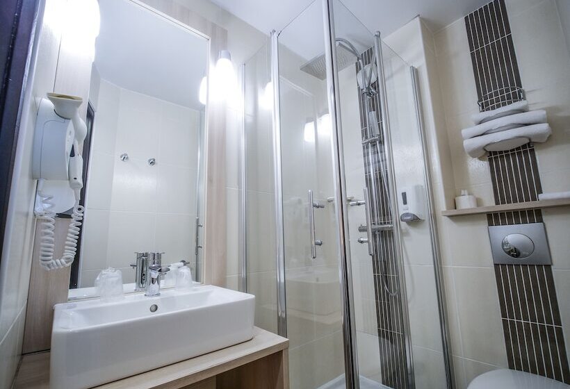 Номер Стандарт Трехместный, Inn Design Resto Novo Montargis