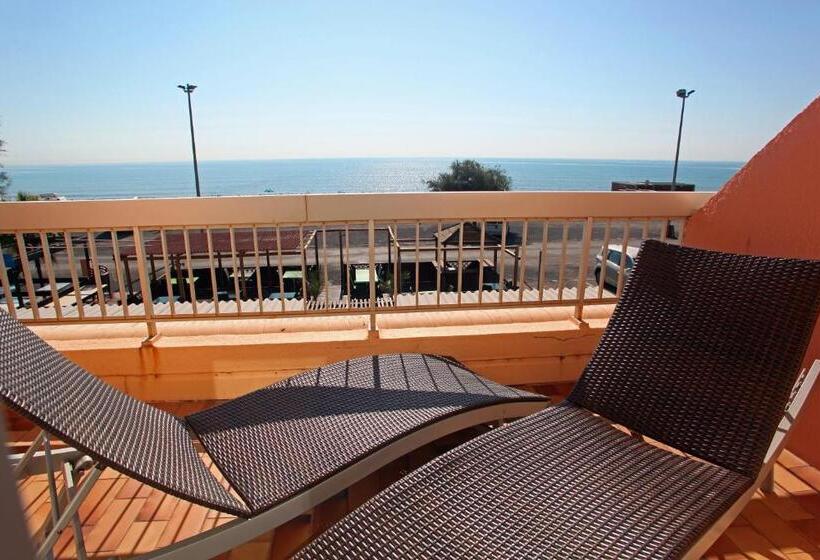 Номер Стандарт Вид на Море с Балконом, Logis Hotel Restaurant Le Mirador