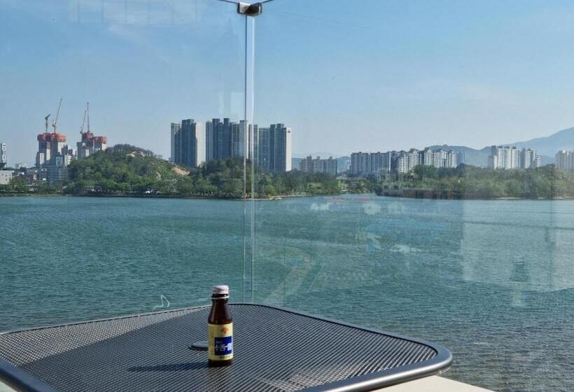 اتاق استاندارد با چشم‌انداز دریاچه, Lakestone&hotel Sokcho