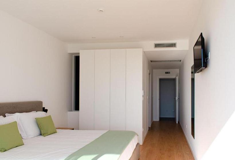 اتاق لوکس با بالکن و چشم‌انداز دریا, Marinhas Bed & Breakfast