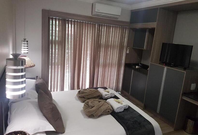 Quarto Deluxe, Cornerstone Guest Lodge