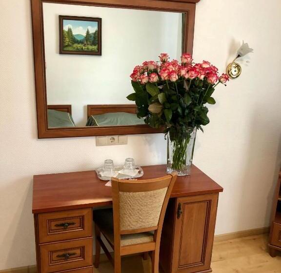 اتاق لوکس, Gusarskiy Hotel And Apartment