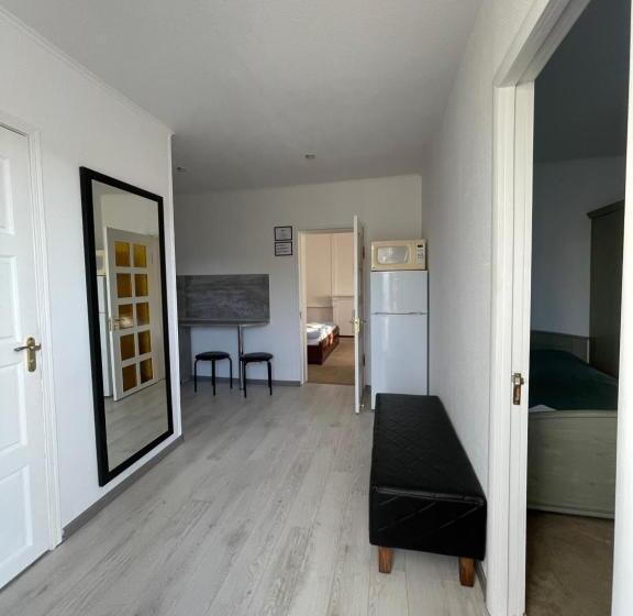 سوئیت 2 خوابه, Gusarskiy Hotel And Apartment