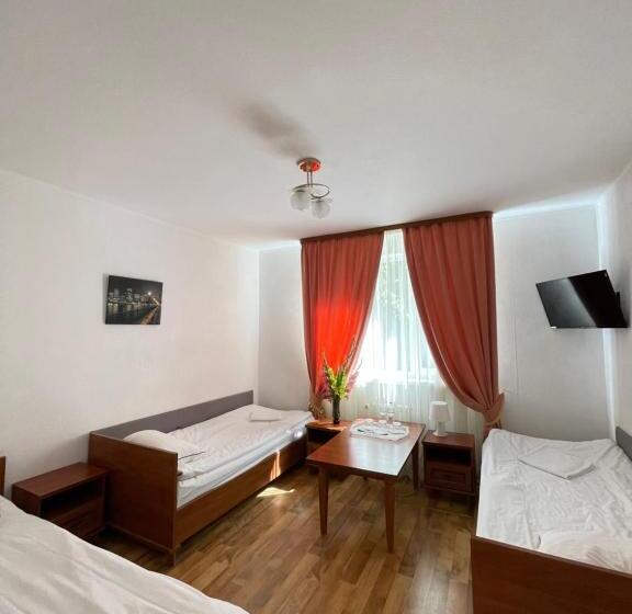 اتاق راحتی سه تخته, Gusarskiy Hotel And Apartment