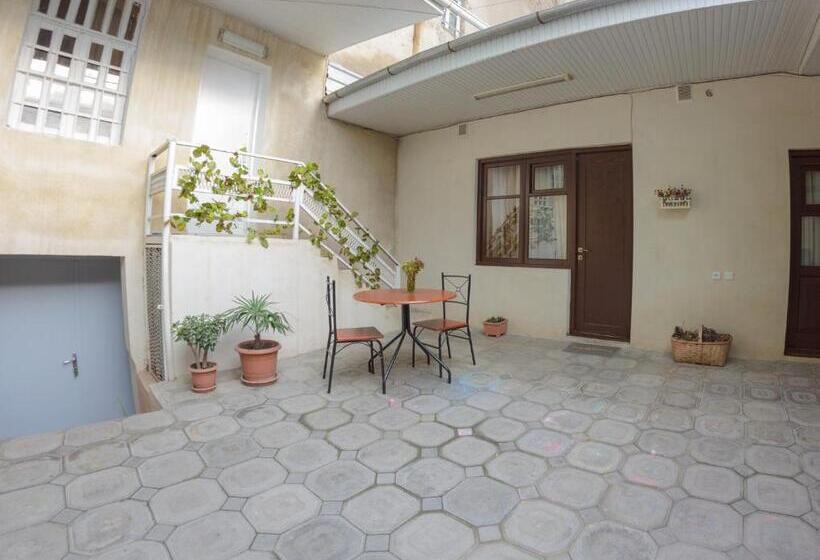 Quarto Triplo Estandar, Meidani Guest House