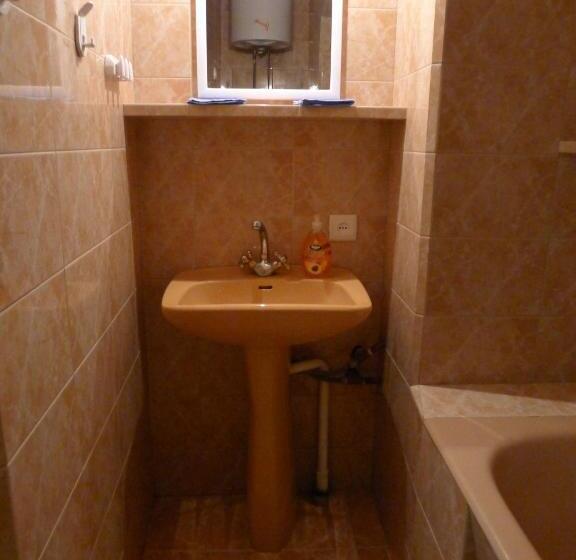 Quarto Estandar, Meidani Guest House