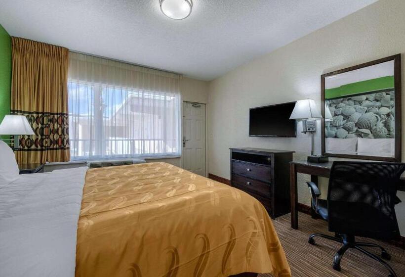 장애인을 위한 킹사이즈 침대 스탠다드 룸, Quality Inn Daytona Beach Oceanfront