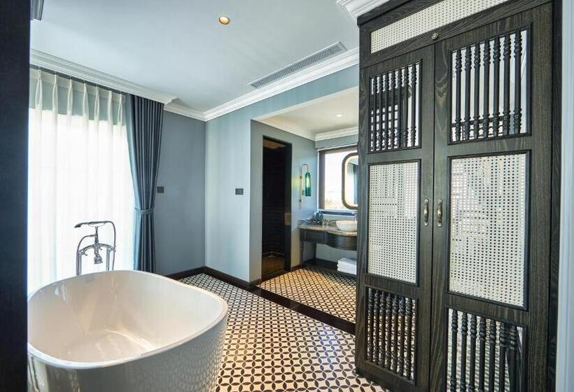 سوئیت با تخت بزرگ, Hôtel D’melin
