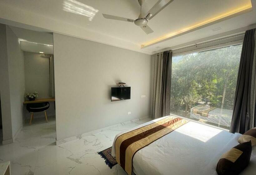 اتاق لوکس, The Empire Villa,cyber City, Gurgaon