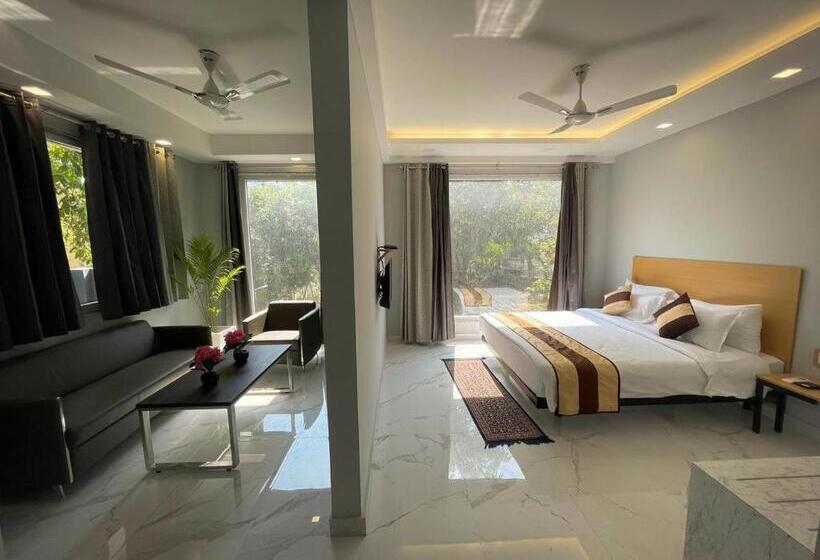 استودیوی استاندارد, The Empire Villa,cyber City, Gurgaon