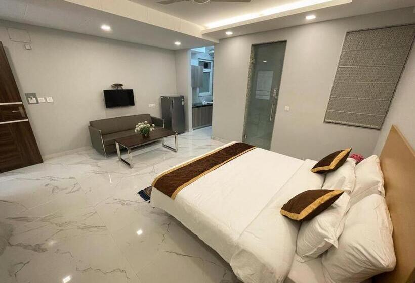 استودیوی استاندارد, The Empire Villa,cyber City, Gurgaon