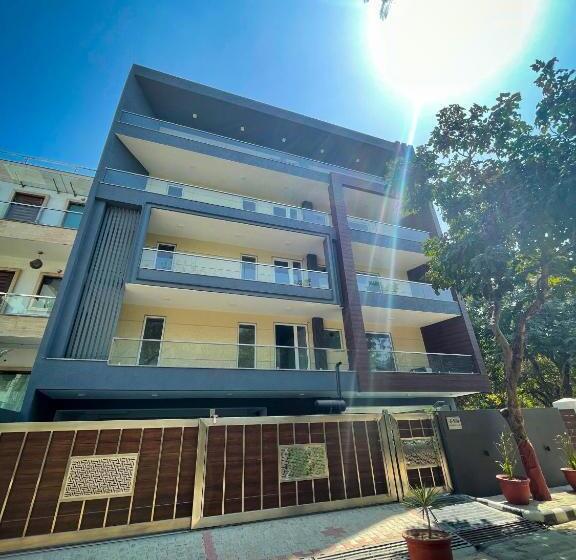 اتاق لوکس, The Empire Villa,cyber City, Gurgaon