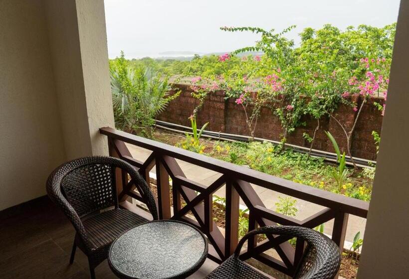 Номер Стандарт с Балконом, Greenleaf The Resort & Spa, Ganpatipule