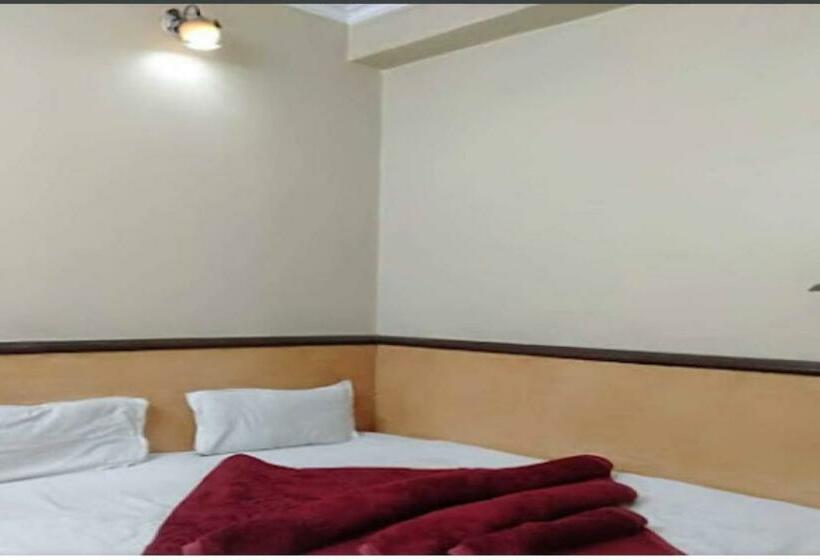 三人经典房间, Pop Hotel K Kalpana Railway Station