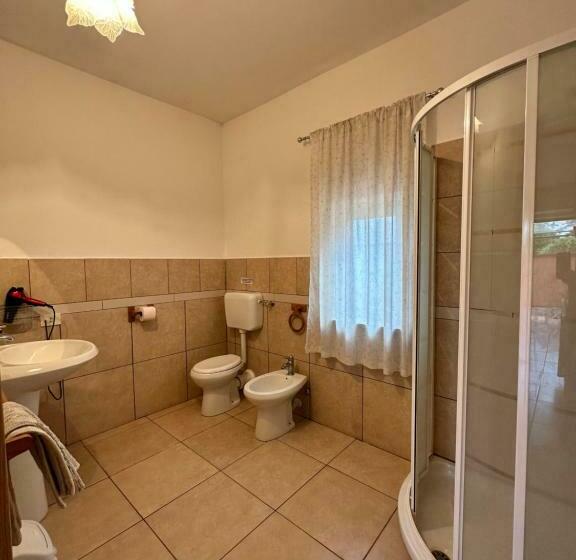 Quarto Triplo Estandar, Beds Ar Colle