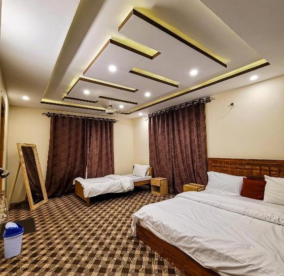اتاق استاندارد چهار تخته, Pyramid Lodge
