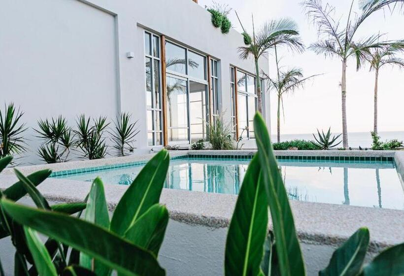 استودیوی استاندارد با چشم‌انداز دریا, Topia Retreat   Surf Suite Sur